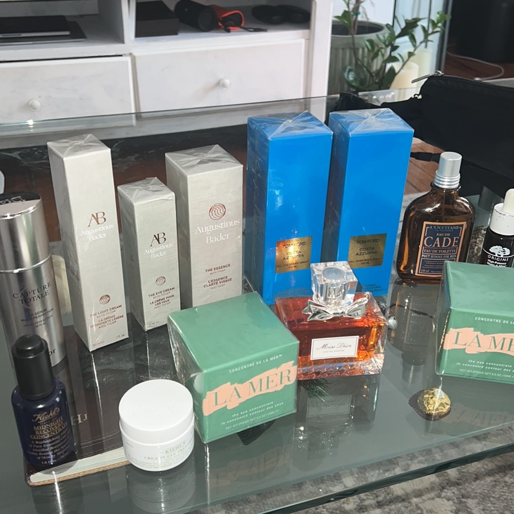 Cosmetic Treasures⚜️🧴💰 - Picture 2 of 2